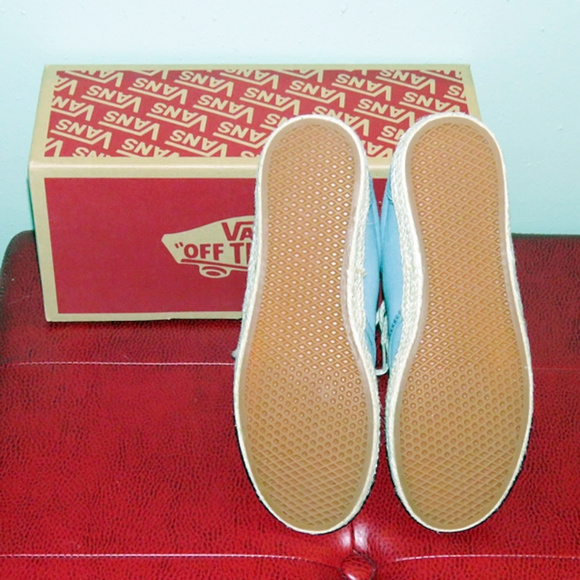 VANS Chambray Denim Atwood Sneaker - NIB - Sz 8.5 - Picture 2 of 7